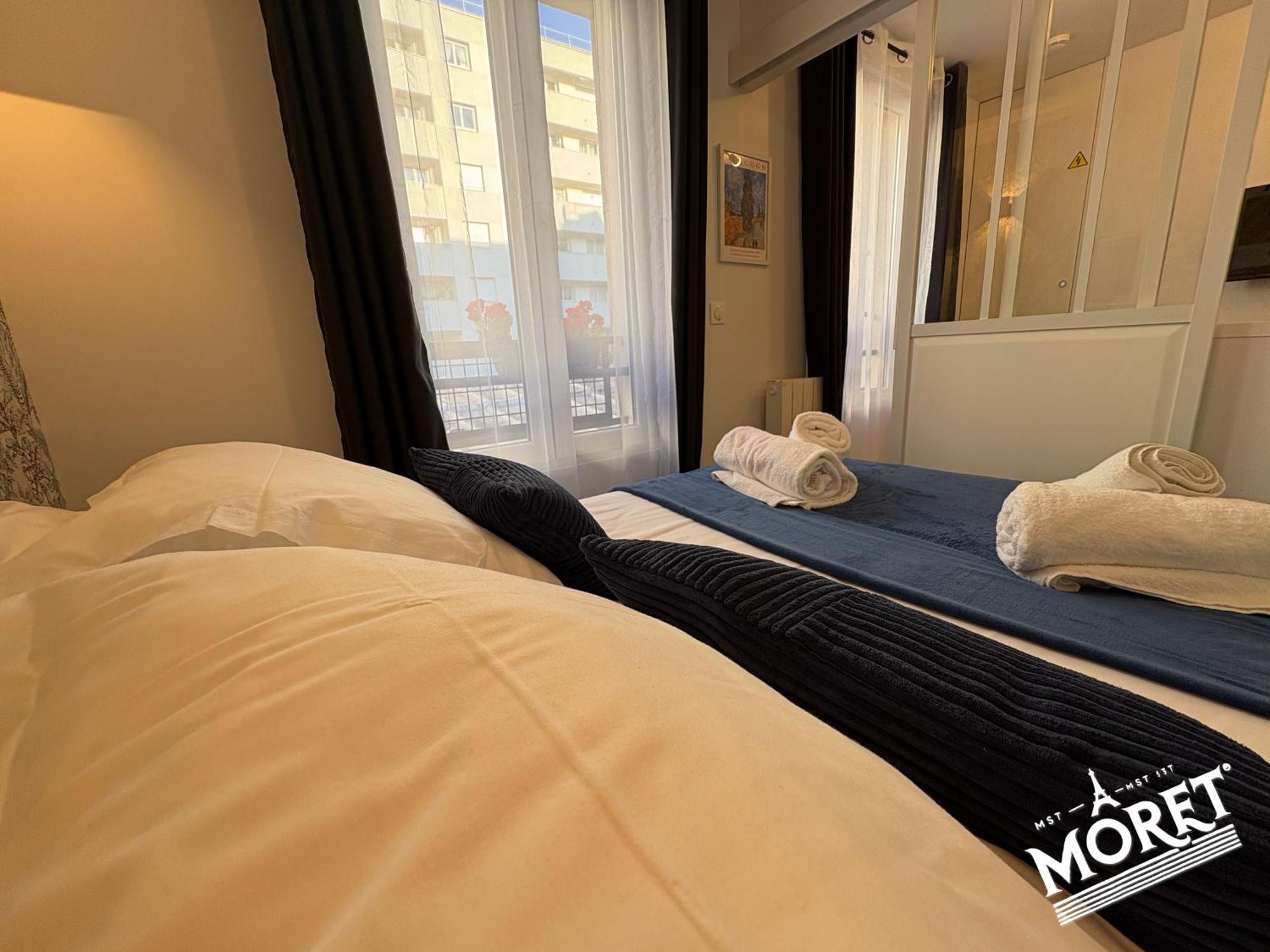 Moret Art Flats Trendy East