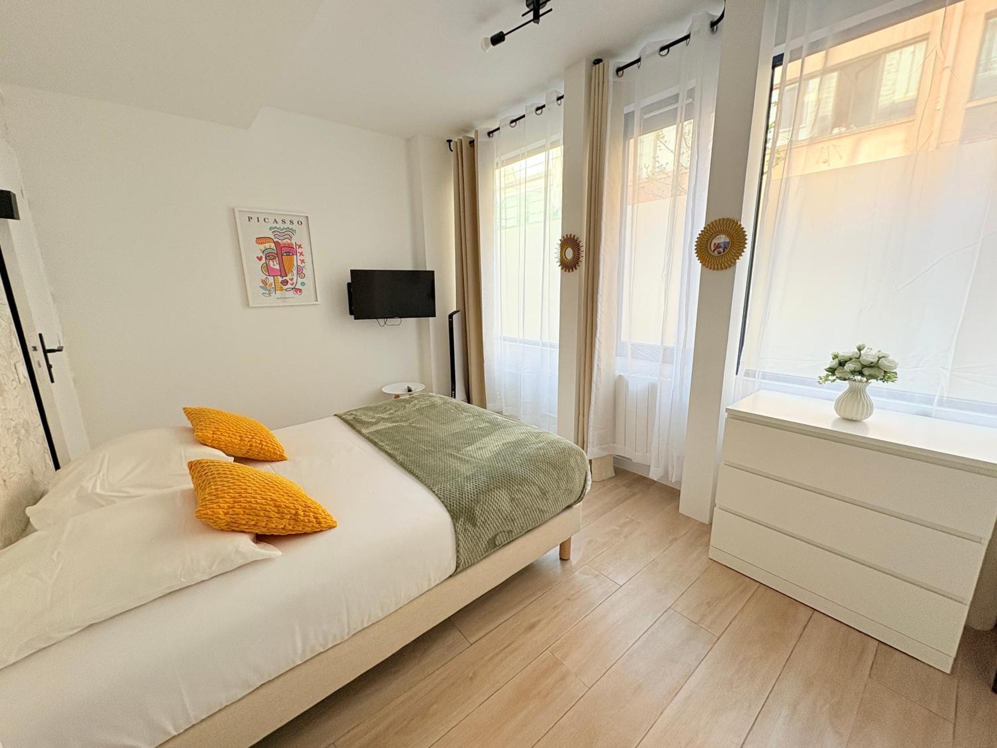 Moret Art Flats Trendy East Aparthotel *