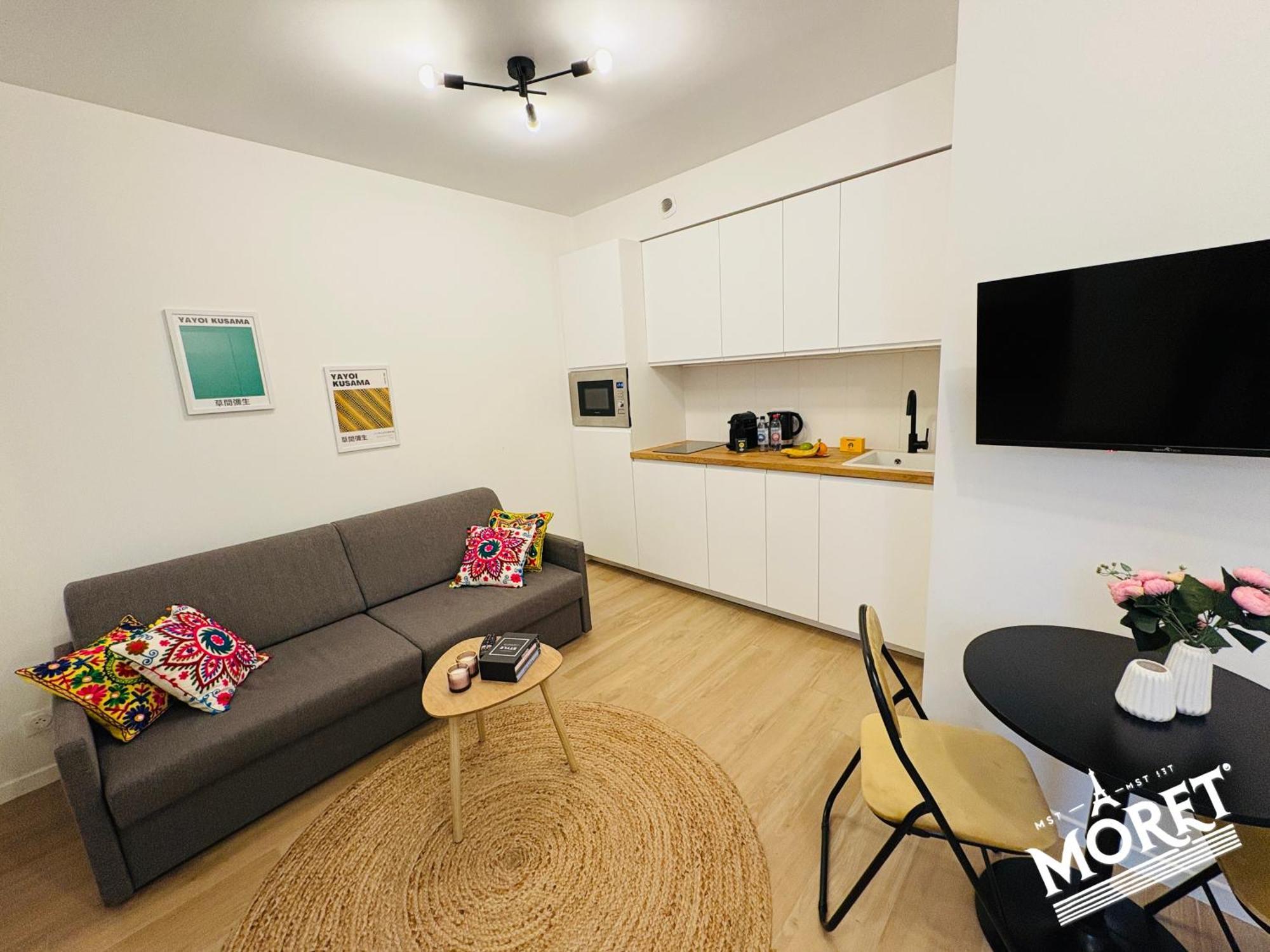 Moret Art Flats Trendy East