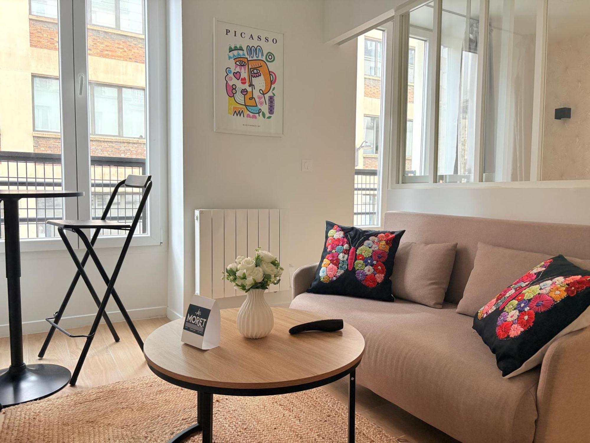 Moret Art Flats Trendy East