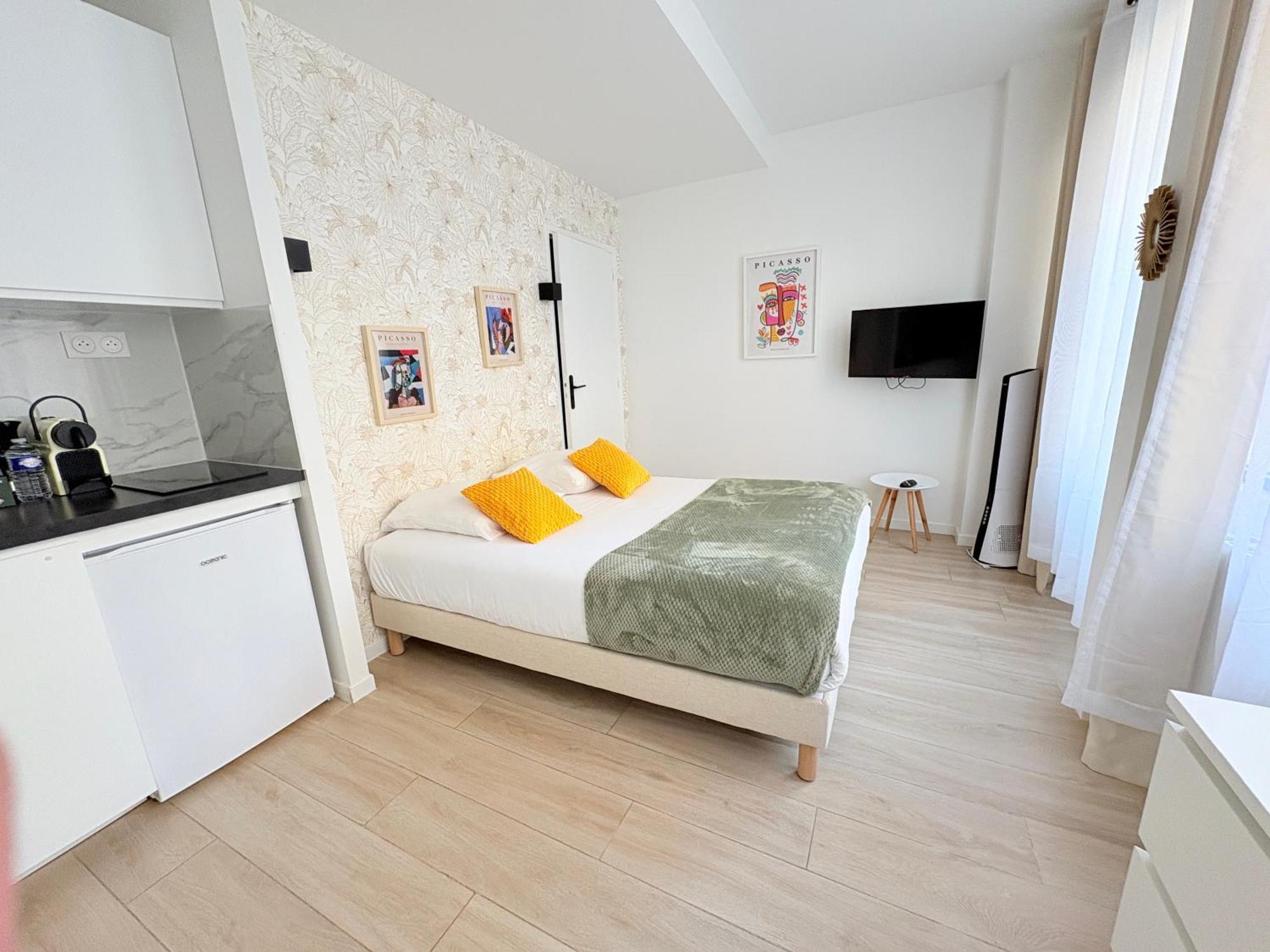 Moret Art Flats Trendy East *